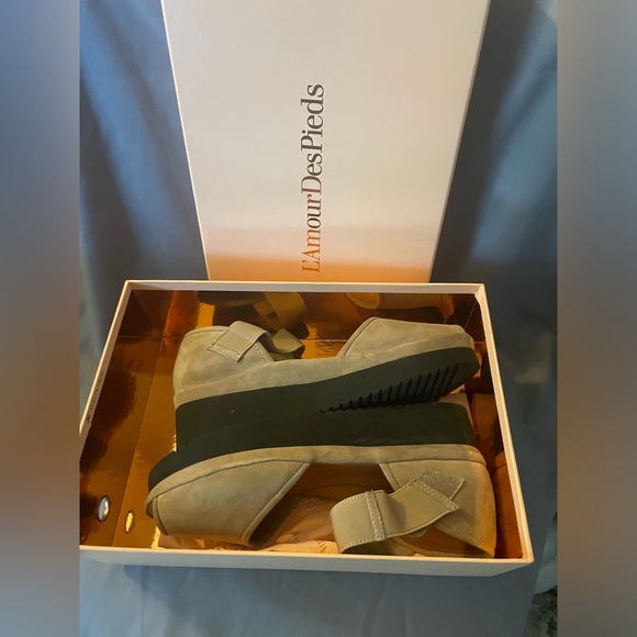 Adamour Taupe Suede Platforms, 9.5 - Picture 2 of 7